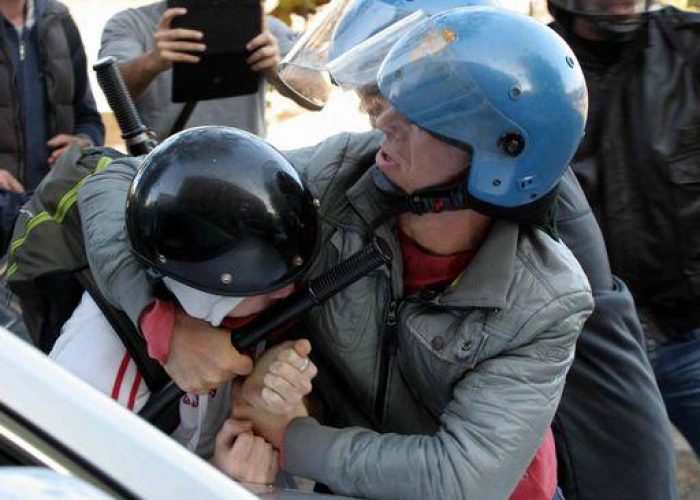 Scontri Roma/Perizia Cc: Un solo lacrimogeno,rotto dopo rimbalzo