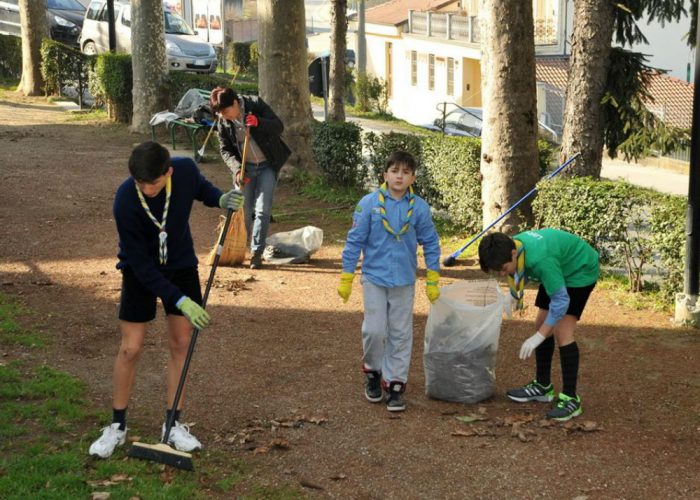 Scout e profughi raccolgono150 chili di rifiuti a San Damiano