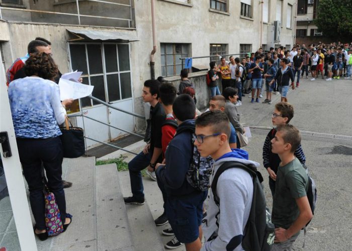 Scuole, ieri il primo giorno di lezioniIn cinque istituti la "settimana corta"