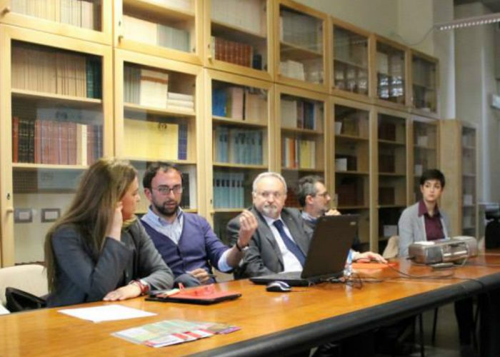 Se la pagina di Wikipediaviene scritta sui banchi di scuola