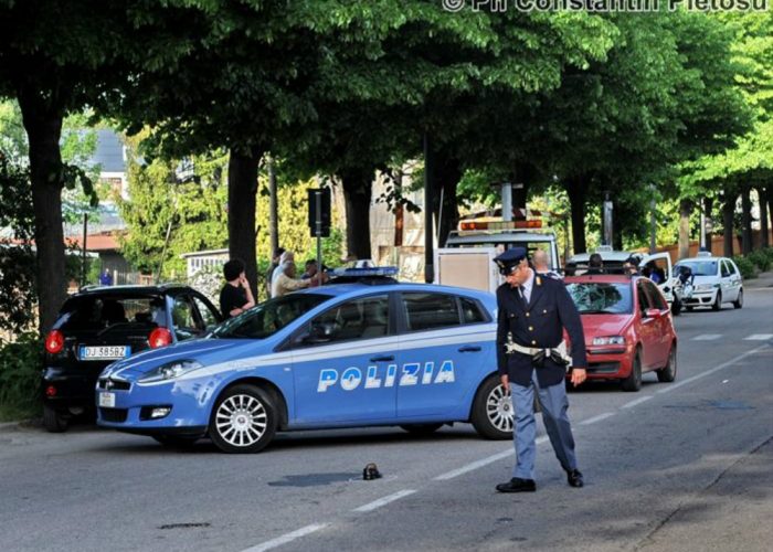 Seguiva il cane a centro stradal'uomo investito in corso Venezia