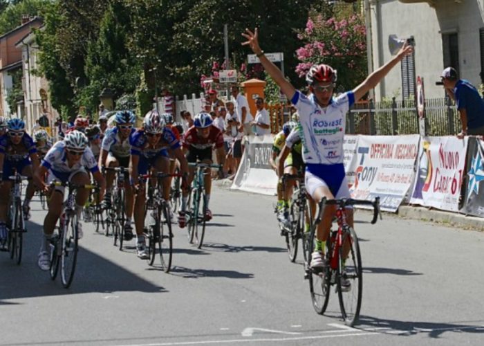Sei ciclisti astigiani vestiranno la divisadella Ciclistica Rostese