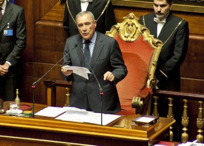 Senato/ Grasso si dimezza scorta e stipendio,paga di 9 mila euro