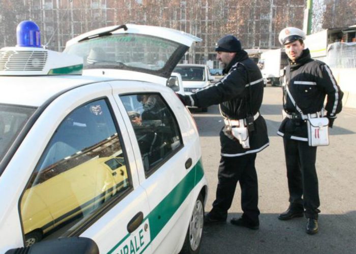 Si schianta contro il guard rail a San Fedele