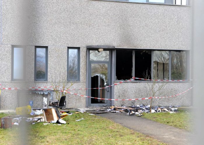 Si segue la pista dolosa per l'incendioall'arredo Ghia di corso Alessandria