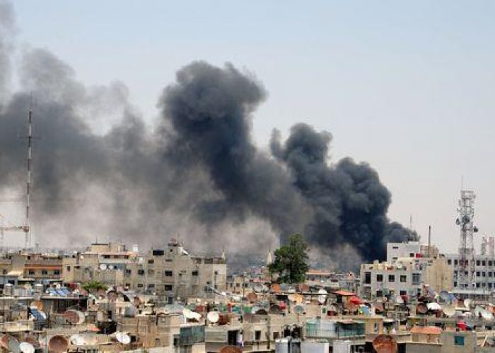 Siria/ Damasco: continuano bombardamenti aerei, oggi 102 morti