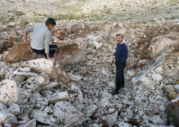 Siria/ Raid aerei sulla periferia di Damasco, almeno 13 morti