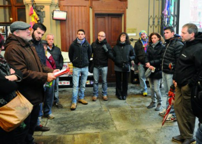 Sit-in alla piscina comunale A rischio 18 dipendenti