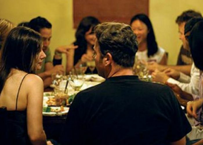 Soli, separati o single "over 45"Fare amicizia alla cena degli sconosciuti