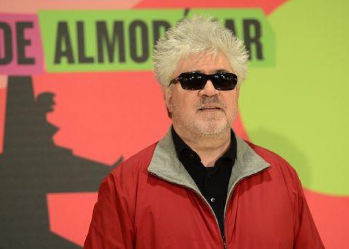 Spagna/ Almodovar sostiene protesta contro sfratti: no a violenze