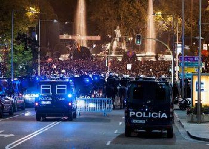 Spagna/ Madrid, nuove cariche della polizia contro manifestanti