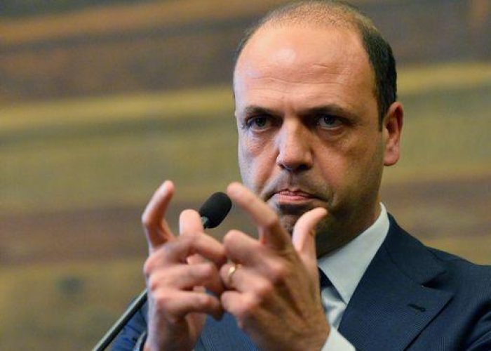Sparatoria P.Chigi/ Alfano: Governo pronto a riferire a Camere