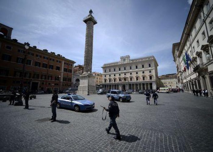 Sparatoria P.Chigi/ Letta appena possibile visiterà carabinieri