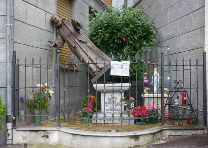 Statua di Padre Pio rovesciata:tentativo di furto o vandalismo?