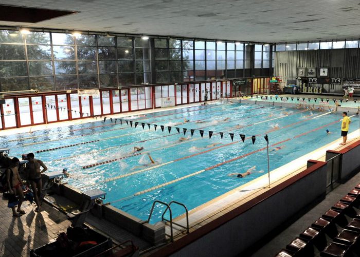 Stipendi in ritardo al bar della piscinaIl gestore: «C'è crisi di liquidità»