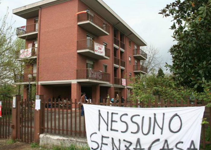 Street parade in centro cittàdi chi vive ai margini della società