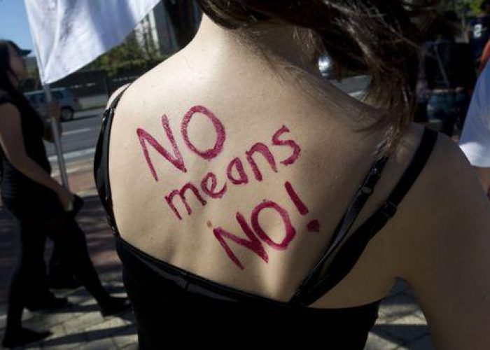 Sudafrica/ Anene muore dopo stupro e mutilazioni, paese protesta