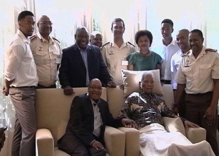 Sudafrica/ Rabbia per le immagini di Mandela diffuse dall'Anc