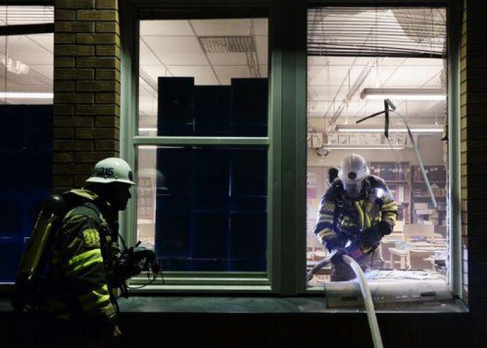 Svezia/ Sesta notte di rivolte, scontri anche fuori Stoccolma