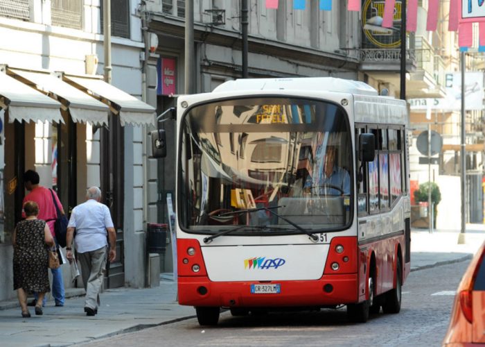 Tagli ai bus ma senza stravolgere il servizioIl sindaco Brignolo tranquillizza i cittadini