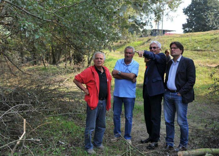 Tagli di piante in località TrincereLungo il fiume altre discariche abusive