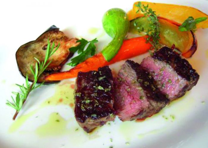 Tagliata di sottofiletto con rosmarino, pepe nero e scagliette di sale maldon