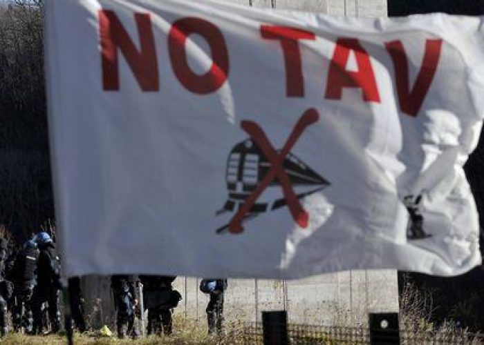 Tav/ Respinto alla frontiera con la Francia bus di No Tav