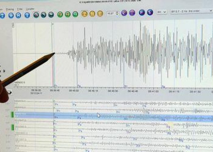 Terremoto/ Allarme in Garfagnana via twitter, notte fuori casa