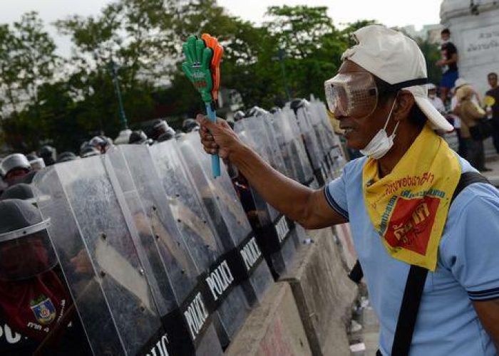 Thailandia/ Proteste contro governo, decine arresti a Bangkok