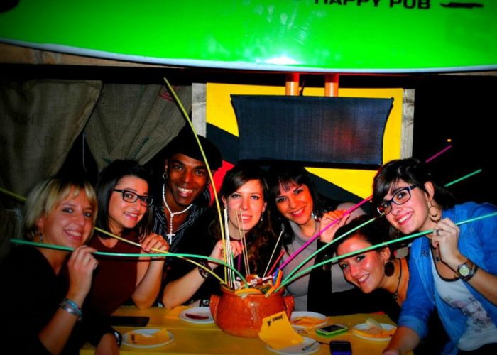 Total reggae al Jamaica, poi un sabato di happy music