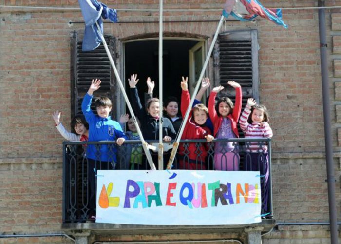 Tra la gente di Portacomaro Stazione«Speriamo sia un Papa  per i poveri»