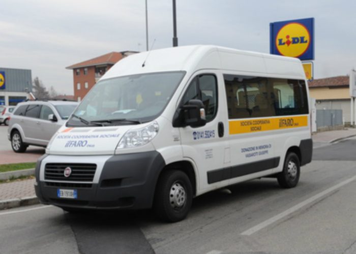 Trasporto disabili, il Faro perde l'appalto"Per vent'anni abbiamo portato i ragazzi a scuola"