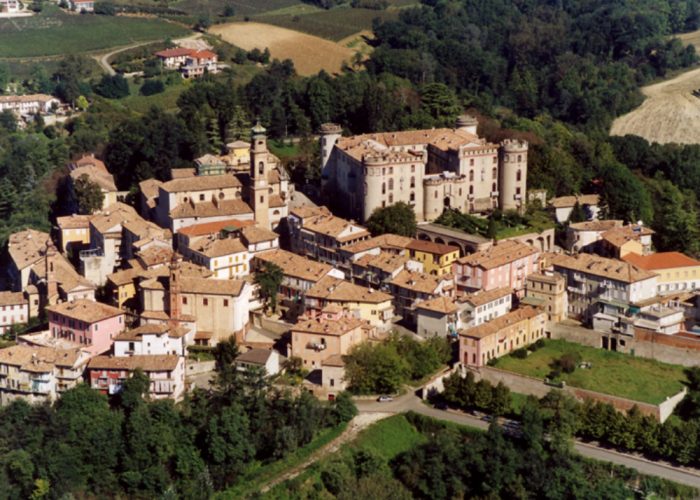 Truffa e falsità materiale: denunciate 10 persone dai Carabinieri di Costigliole