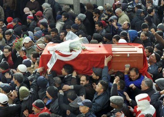 Tunisia/ Governo:Decine di migliaia a funerali Belaid,132 arresti