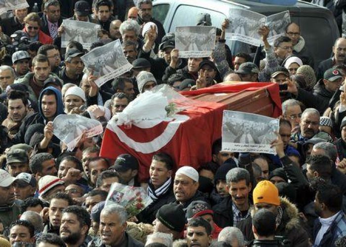 Tunisia/ In migliaia per funerale di leader opposizione ucciso