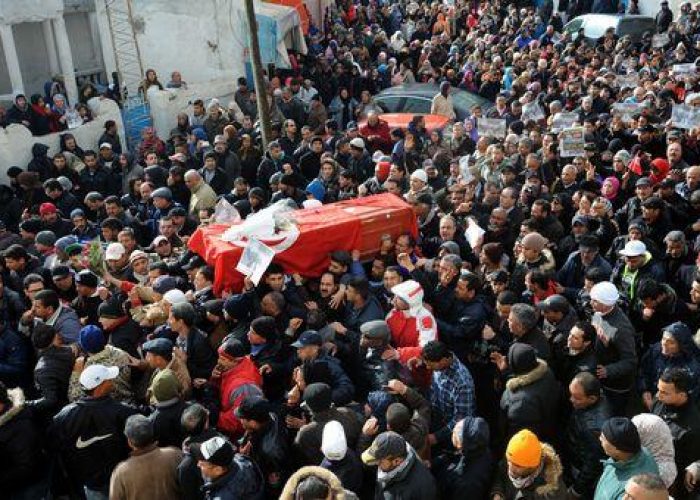 Tunisia/ Tafferugli a funerali leader opposizione laica Belaid