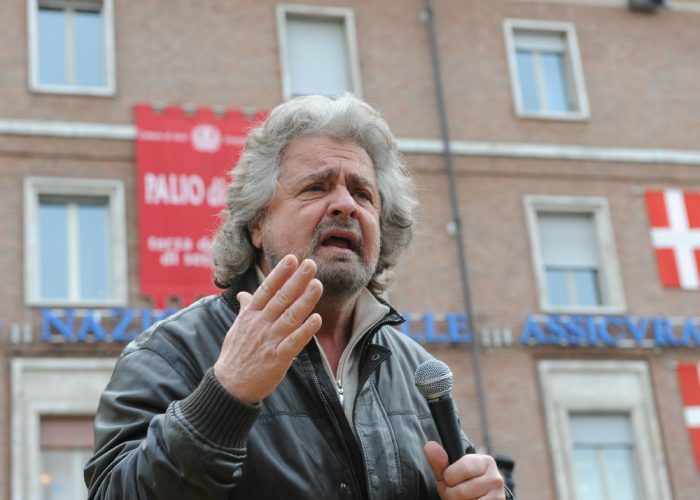 Un bus da Asti per il comizio di Grillo