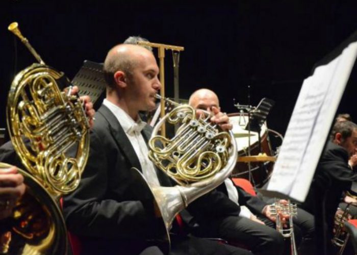 Un sabato tra fiori, teatro e aperitivi musicali