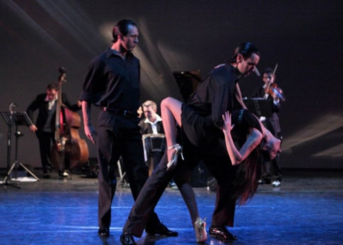 Un Tango macho con Los Hermanos MacanaPoi una milonga nel ridotto dell'Alfieri