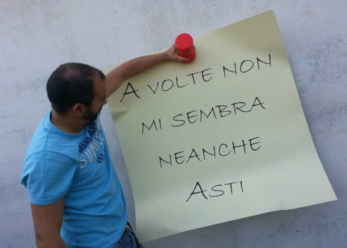 Una città fatta di pensieriI post-it giganti di Fassone