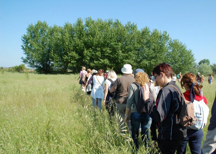 Una domenica sui sentieri astigianiAd Albugnano la "semina biodinamica"