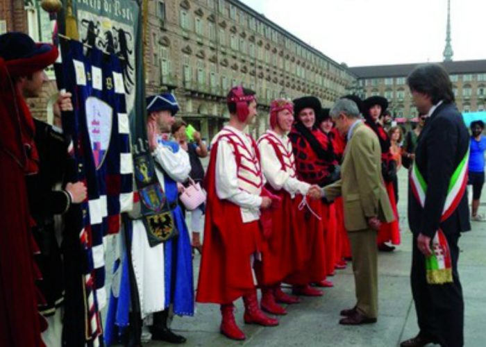 Una folta delegazione del Palio di Astiricevuta in Regione da Chiamparino