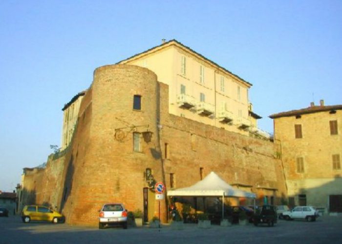 Una libreria alla Casa dell'ArtistaA Portacomaro il "Ricetto dei libri"