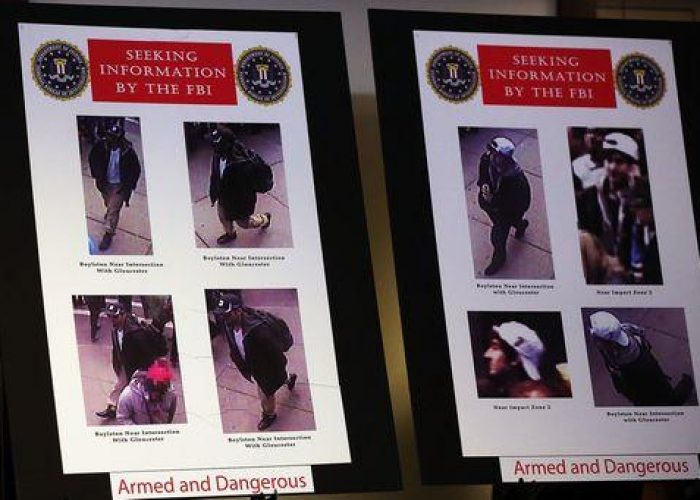Usa/ Attentato a Boston: diffuse le foto di due sospetti