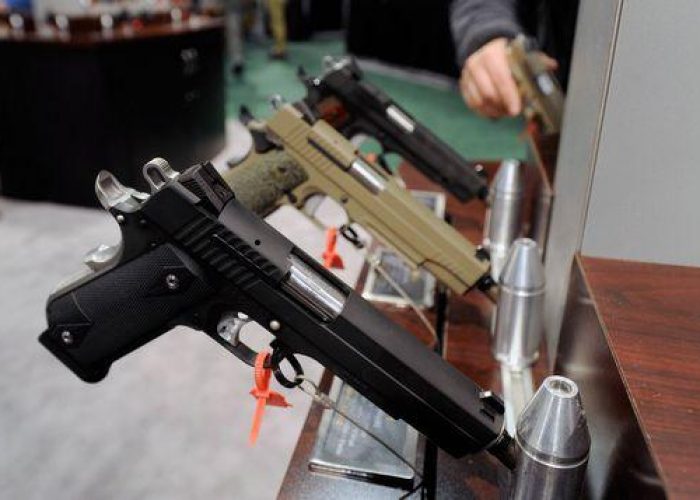 Usa/ Bimbo di 3 anni muore sparandosi in faccia con pistola nonna