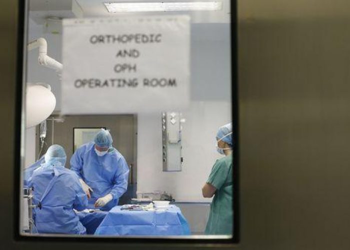 Usa/ Chirurghi dimenticano oggetti in pazienti 2000 volte l'anno