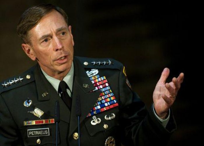 Usa/ L`amante di Petraeus era la sua biografa, indagata da Fbi