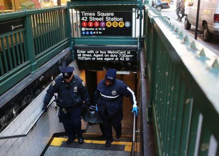 Usa/ NY studia soluzioni per prevenire morti su binari metro