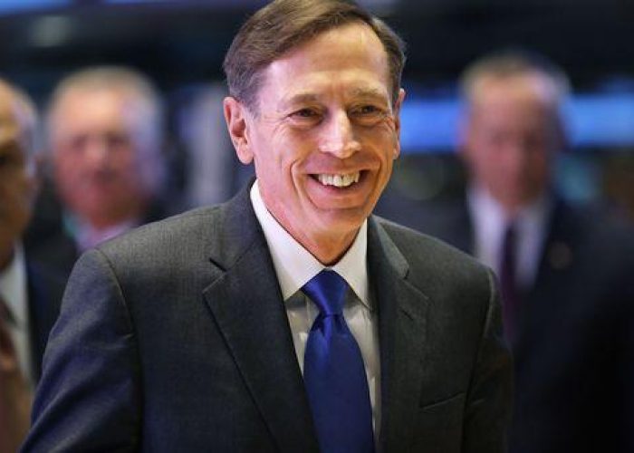 Usa/ Petraeus si dimette dalla Cia, relazione extraconiguale