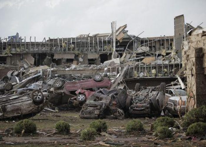 Usa/ Tornado devasta Oklahoma City: 91 morti, molti bambini